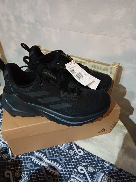Дамски маратонки Адидас терекс,чисто нови,38.5 номер