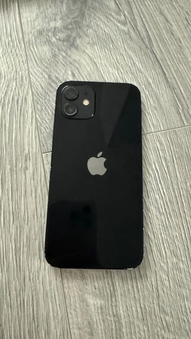 Телефон İPhone 12