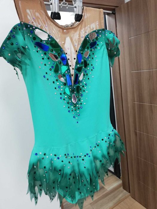 Трико ново за художествена гимнастика, танци, около 6-7 год