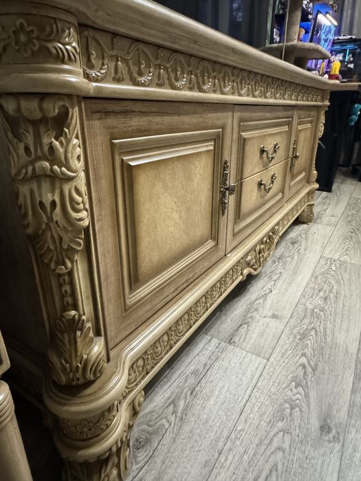 Деревянный комод