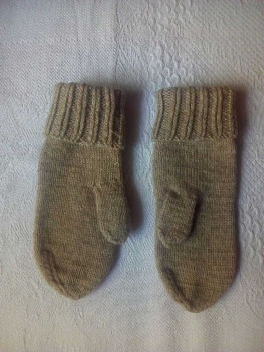 Варежки детские продается