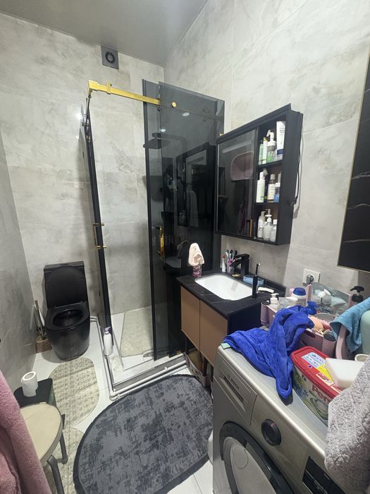 Очень дешево двухкомнатную квартиру в квартире имеется все удобства…..