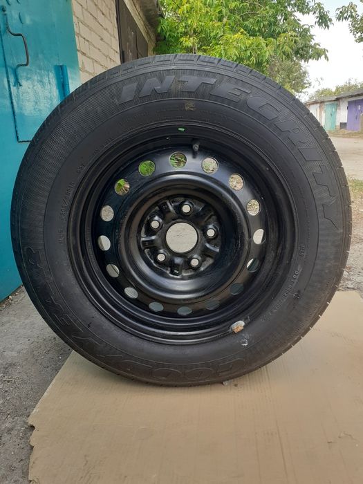 Продам летние шины с дисками