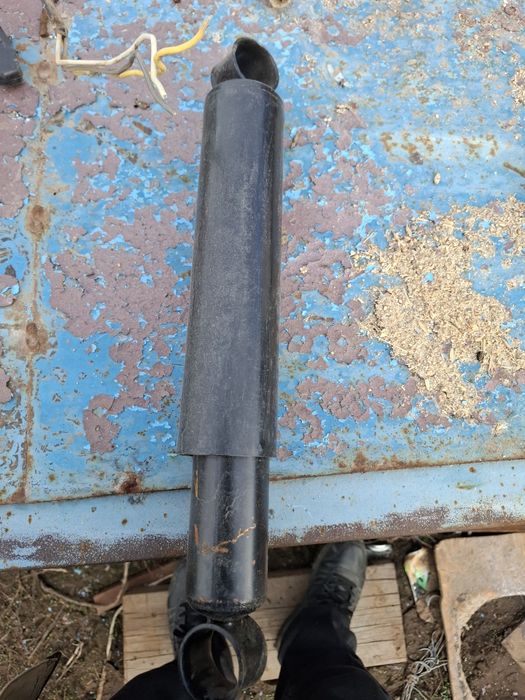 Продам амортизаторы от УАЗ буханка комплект.