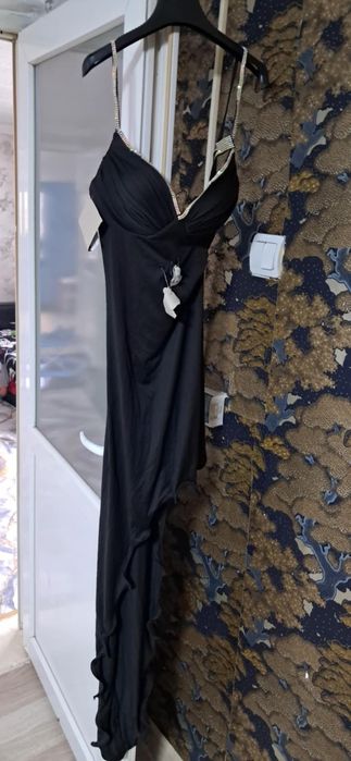 Rochii de vânzare   avem și scurte avem foarte multe