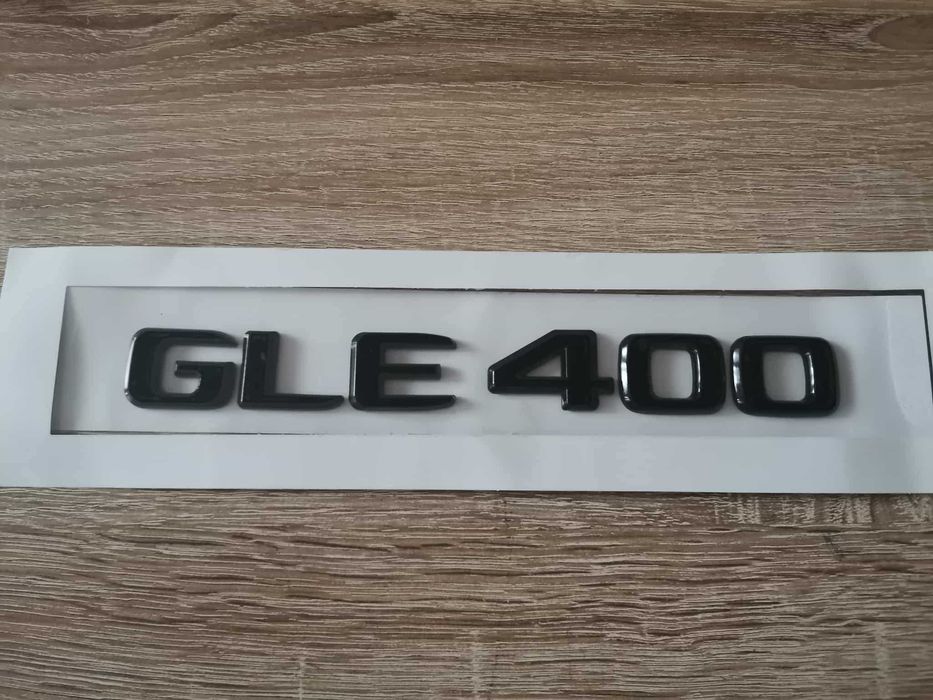 черен надпис Mercedes Benz GLE 400