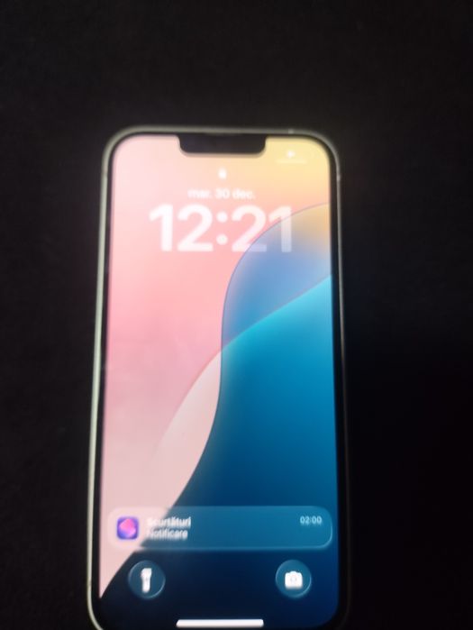 iPhone 13  este aproape că nou