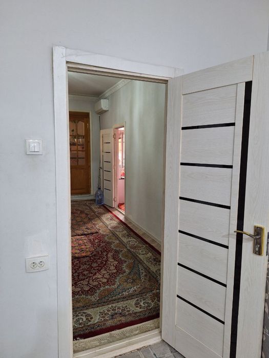 Чиланзар 21.  2 х комнатная продажа. Зеркалка.  Срочно