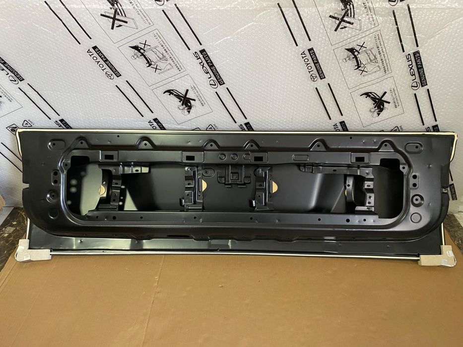 Крышка багажа Land Cruiser 200