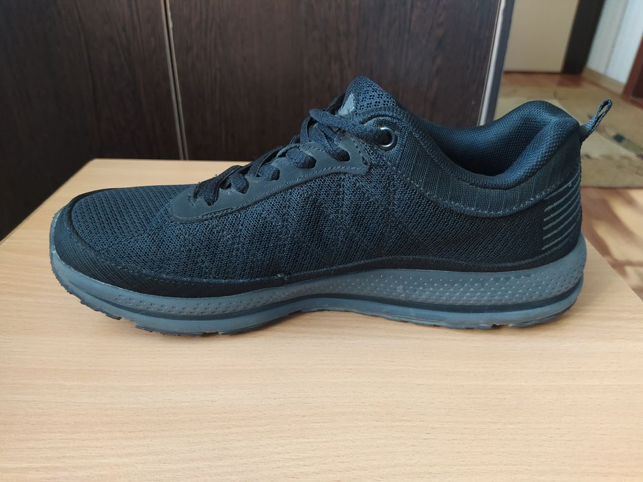 Продам кроссовки