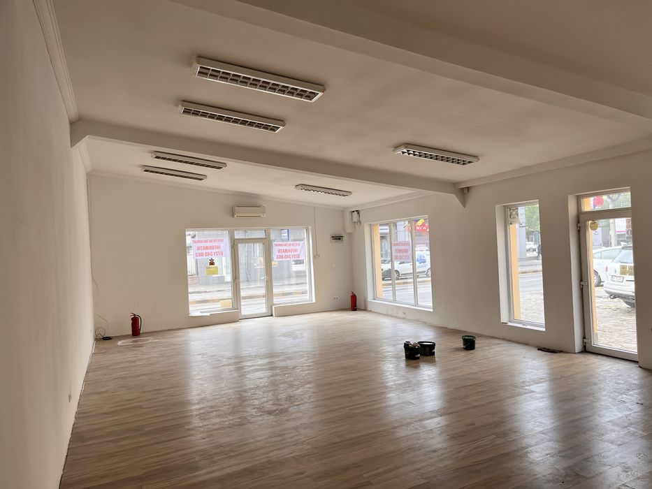 De inchiriat Spatiu comercial ,b dul decebal 39