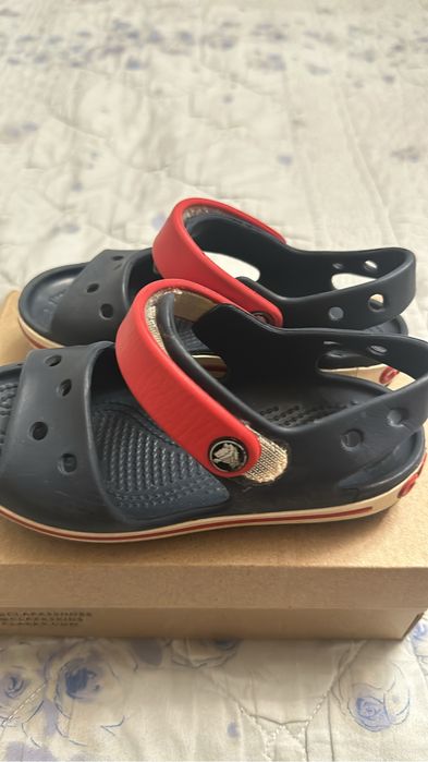 Продам детскую обувь