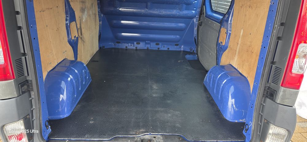 Opel Vivaro Renault Trafic 2.0 DCI 2011