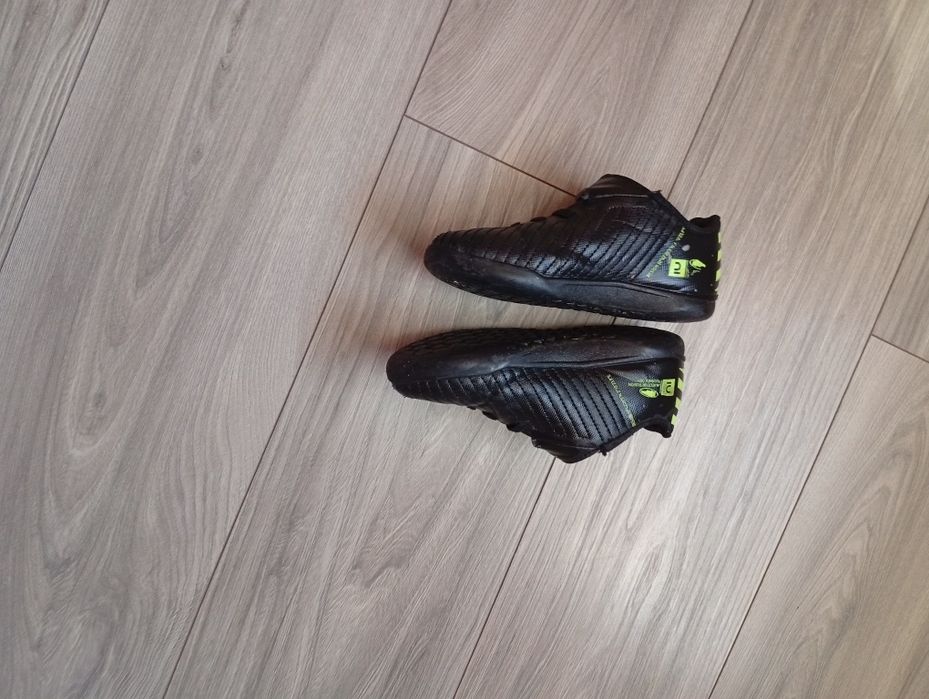 Pantofi adidasi de fotbal