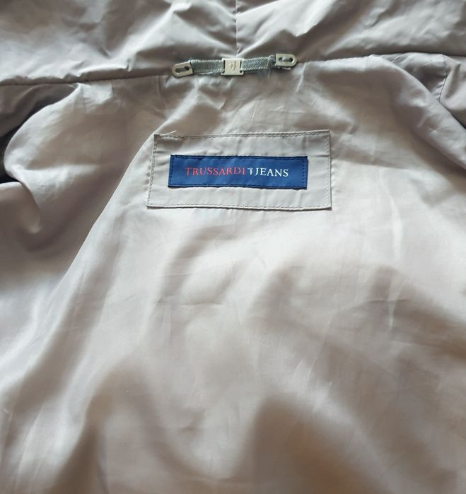 Куртку Труссарди