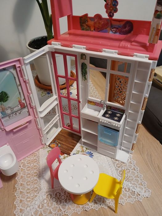 Căsuța Barbie roz