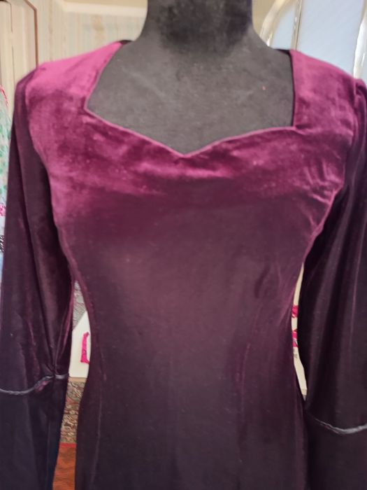 Женская одежда (платья)