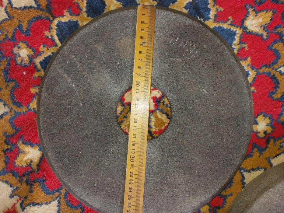 продаю наждачный камень