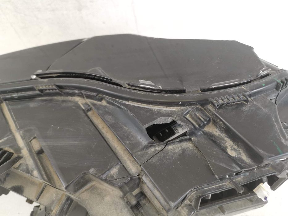 Десен фар Лед Матрикс Ауди Q5 SUV [FY] Оригинален Повреден Audi Q5 SUV