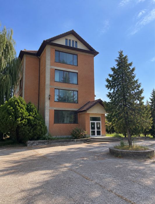 DAU SPRE INCHIRIERE.VANZARE!cladire cu 20000mp teren disponibil.