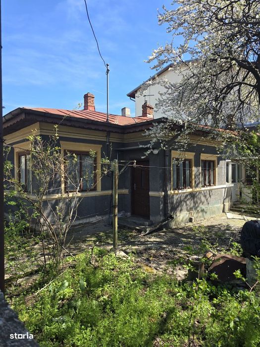 Casă De Vânzare Cu 3 Camere In Zona București-Noi Sec.1