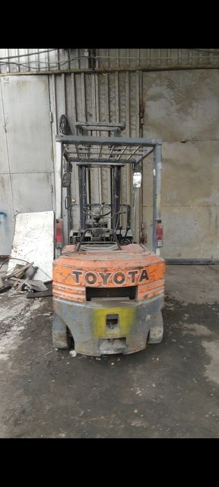 Тоиото вилочныий кара