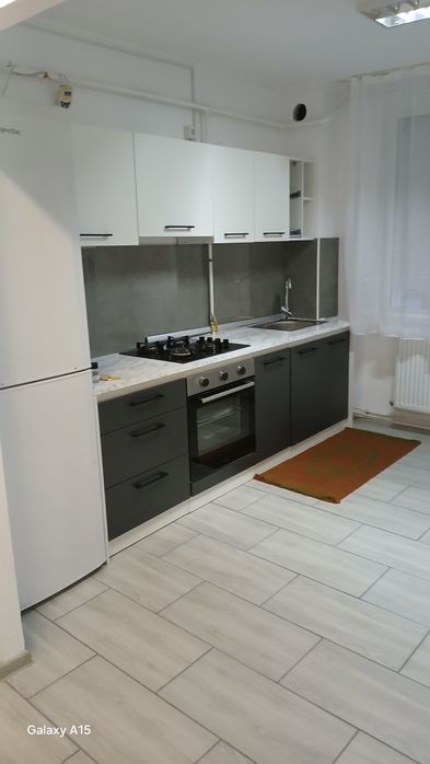 Închiriez apartament cu 3 camere