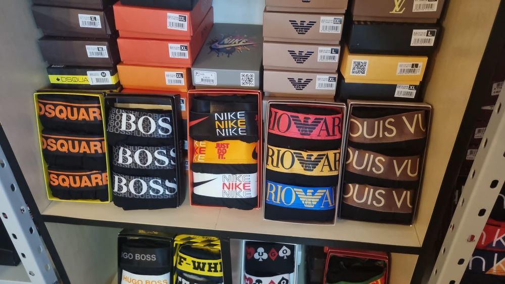 Vand boxeri barbatii.
