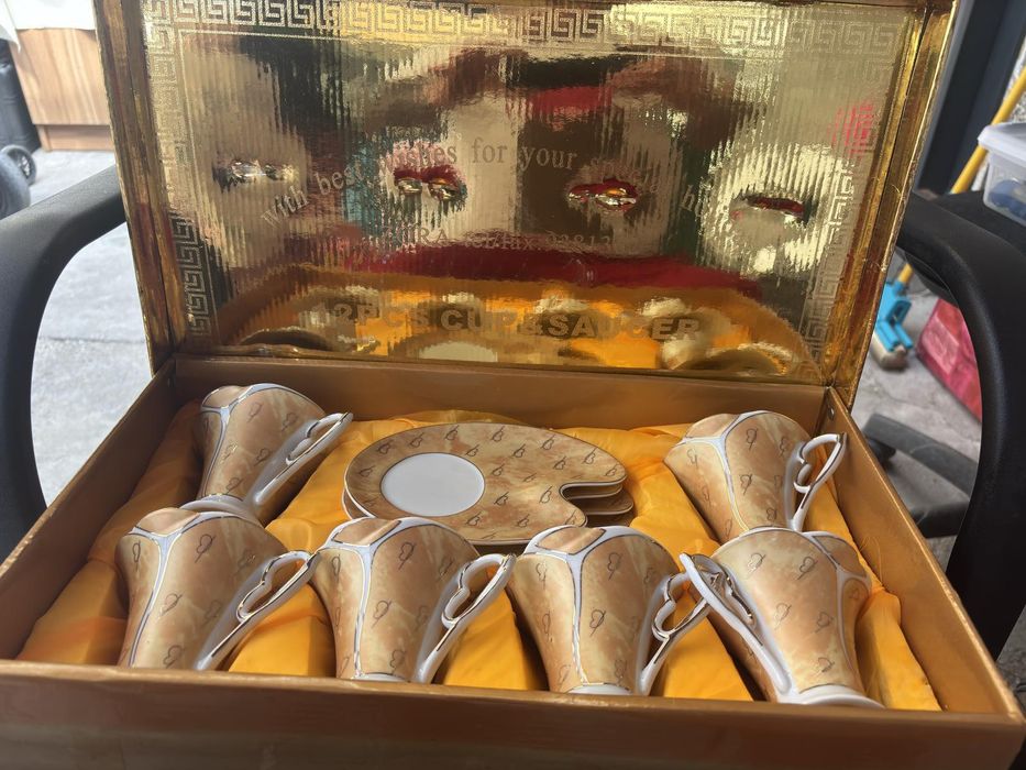 Чисто нов  комплект за кафе и чай