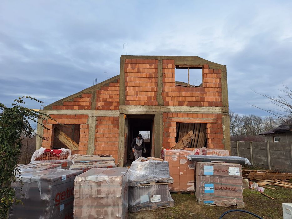 Constructii Case la Rosu / La Cheie - Echipa Profesionista