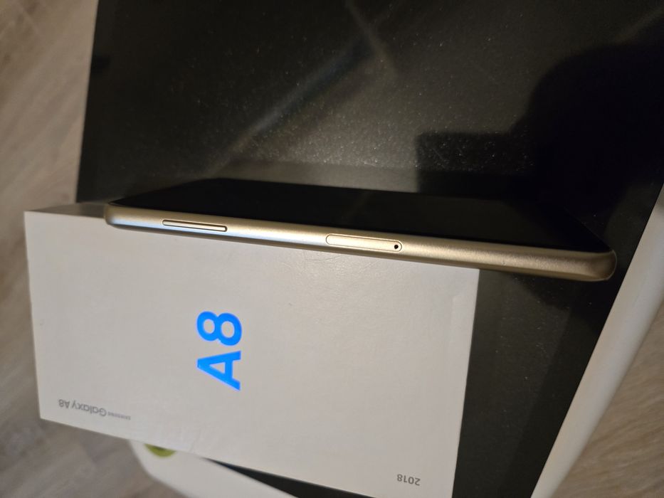 Продам Samsung Galaxy A8 в идеале