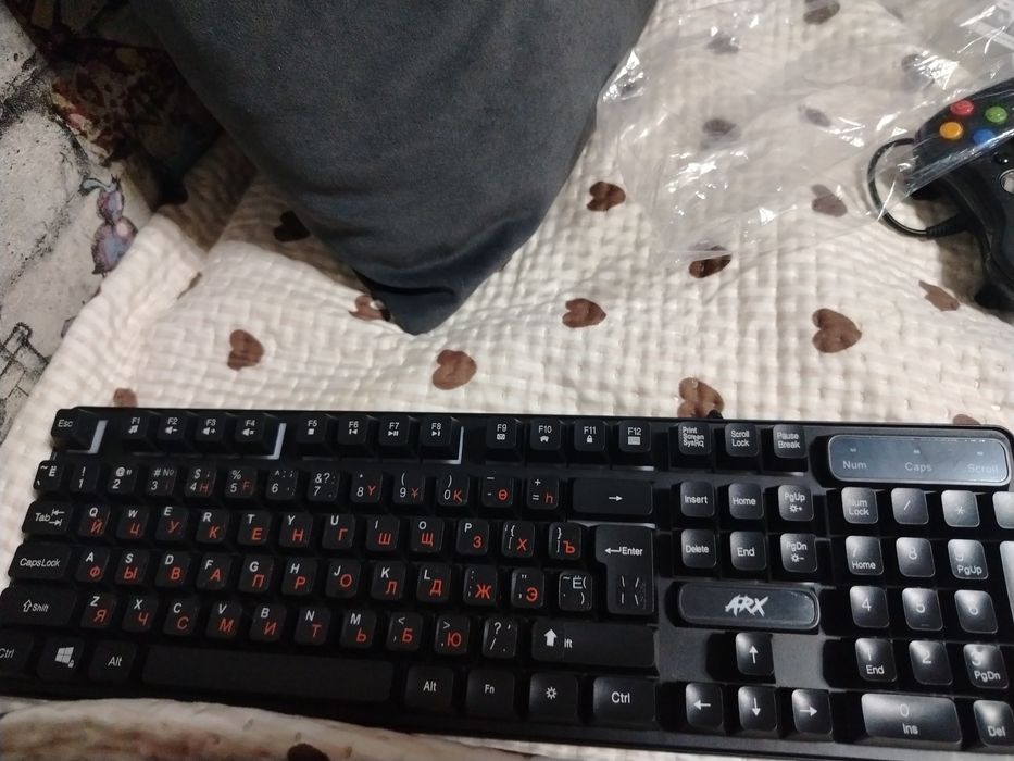 Продам клавиатуру