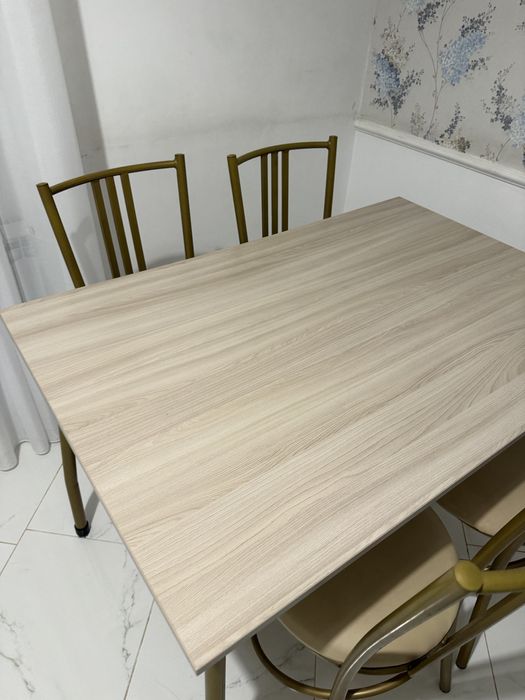 Кухонный стол +4 стула