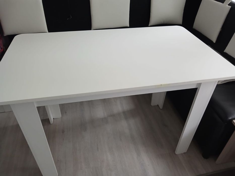 Продам кухонный стол со стульями(4шт)