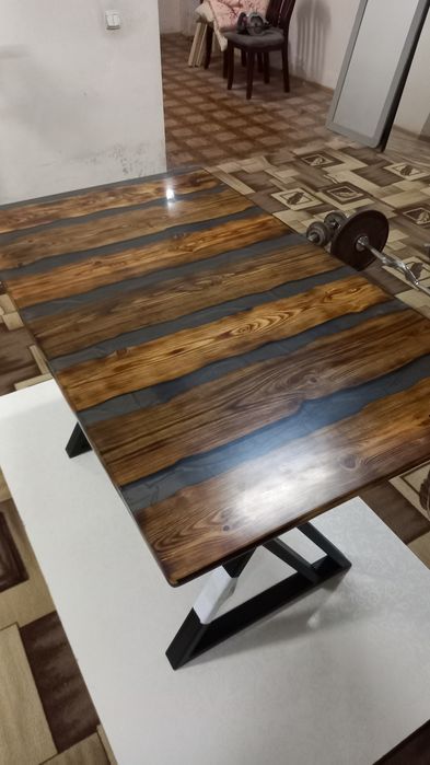 Стол из слэбов и эпоксидной смолы