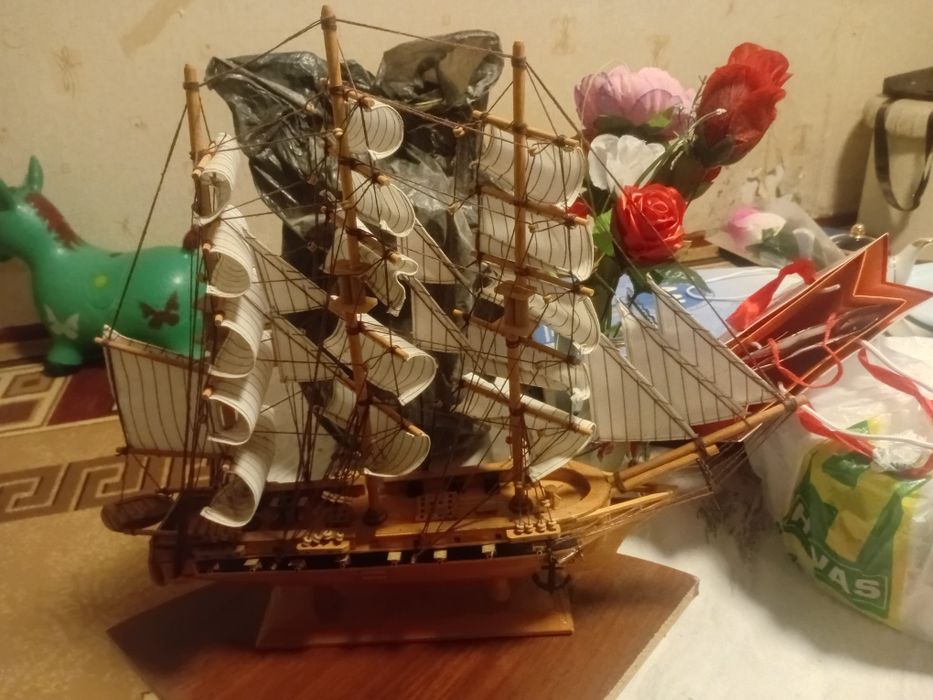 Сувенир корабль сотилади