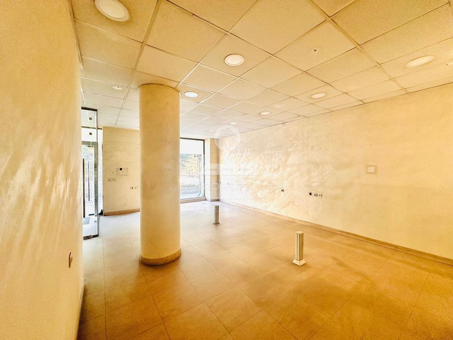 Дава се под наем Офис в Банско - 75 кв.м за 1000 € - Снимка #2