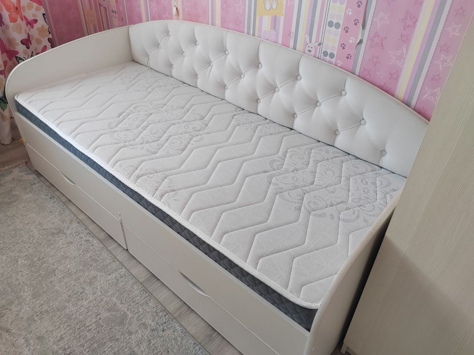 Продам  кравать с матрасои