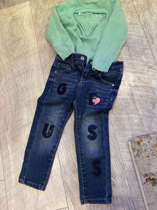 Дънки и блузка Guess за дете на 2 г