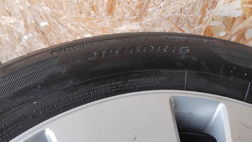 Anvelope ford, cu jante și capace set de 4 bucati