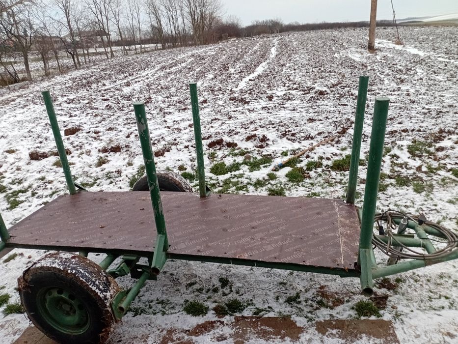Vánd remorca dupla traktor mic forte tare are si frane  pe el