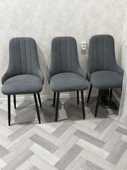 Продам 3 стула одинаковые