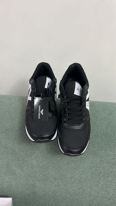 Продам кожаные кроссовки 44р