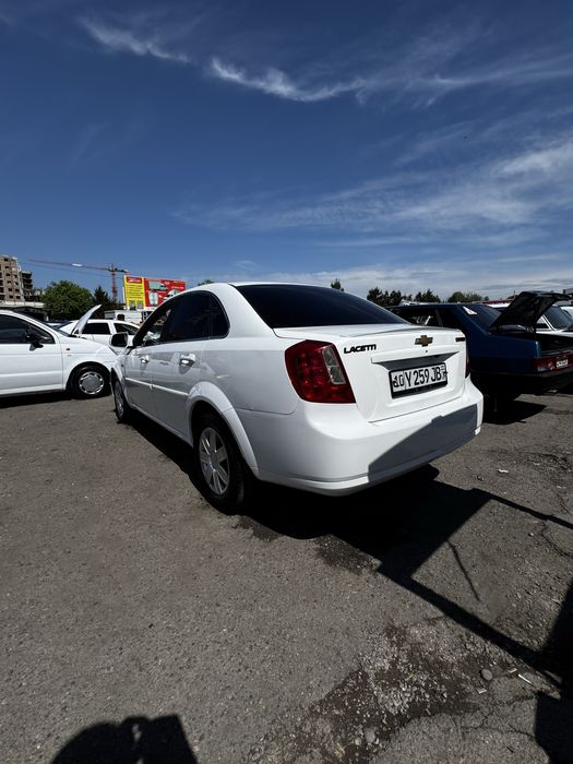 Lasetti 2005 yil jentira boʻlgan