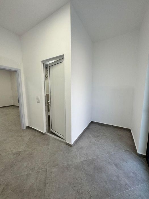 Дава се под наем Офис в Пловдив, Тракия - 55 кв.м за 867 € - Снимка #2