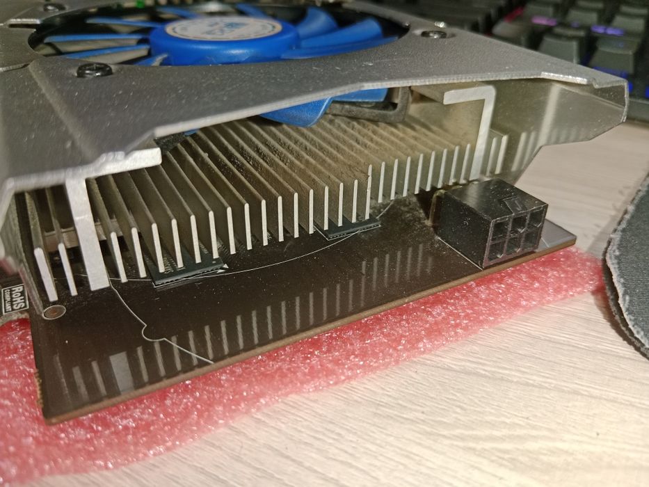 Продам gtx 750 1 gb срочно