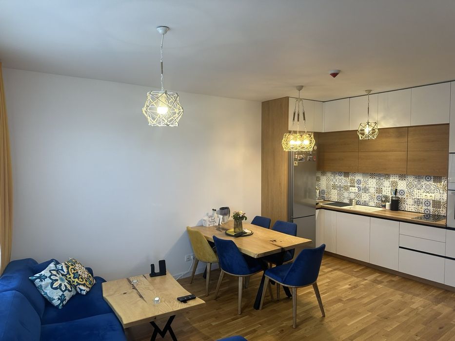 Дава се под наем Двустаен апартамент в Бургас, Славейков - 78 кв.м за 612 € - Снимка #1