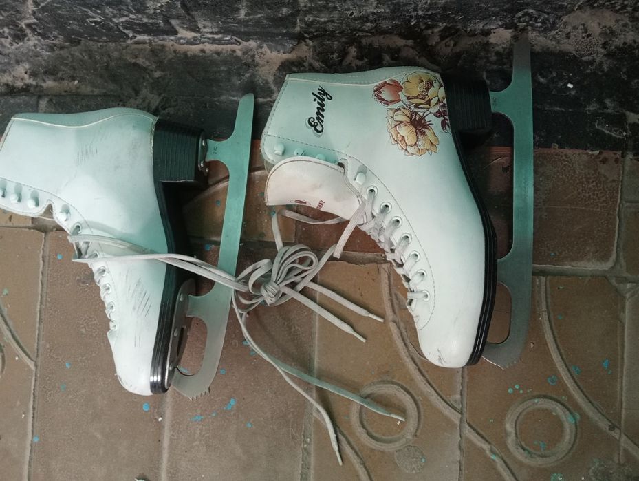 Фигурные коньки продам