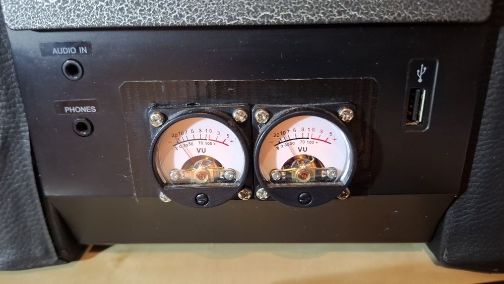 Boxa portabila combina audio muzicala microsistem.