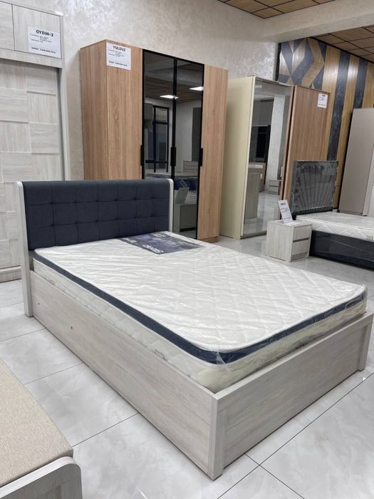 Односпальная кровать полуторка